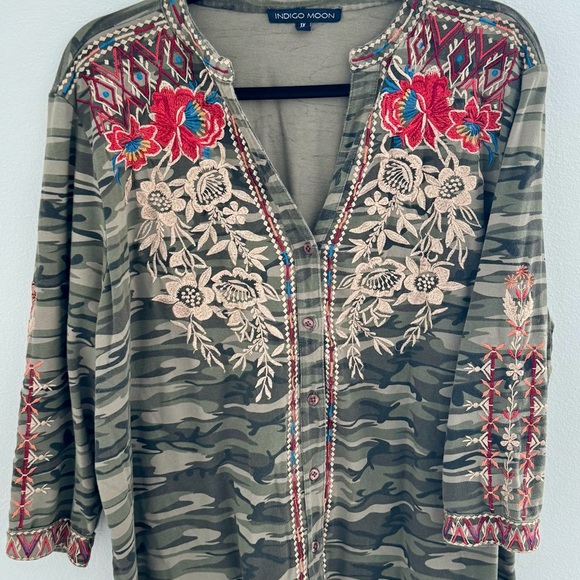 Indigo Moon Green Camouflage Floral Embroidered Blouse - Picture 1 of 4